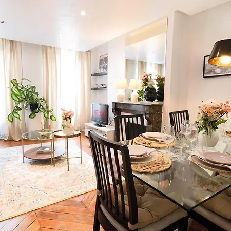 Apartment 6 Guests Flat Champs Elysees 2 Bdr Paris